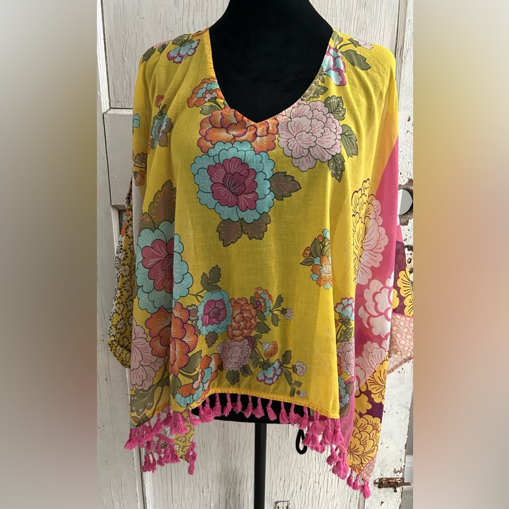 🌱IVY JANE- BOHO Poncho Style Top- one size fits all.